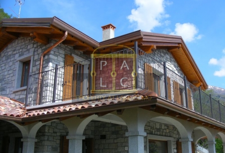 villa in plesio
